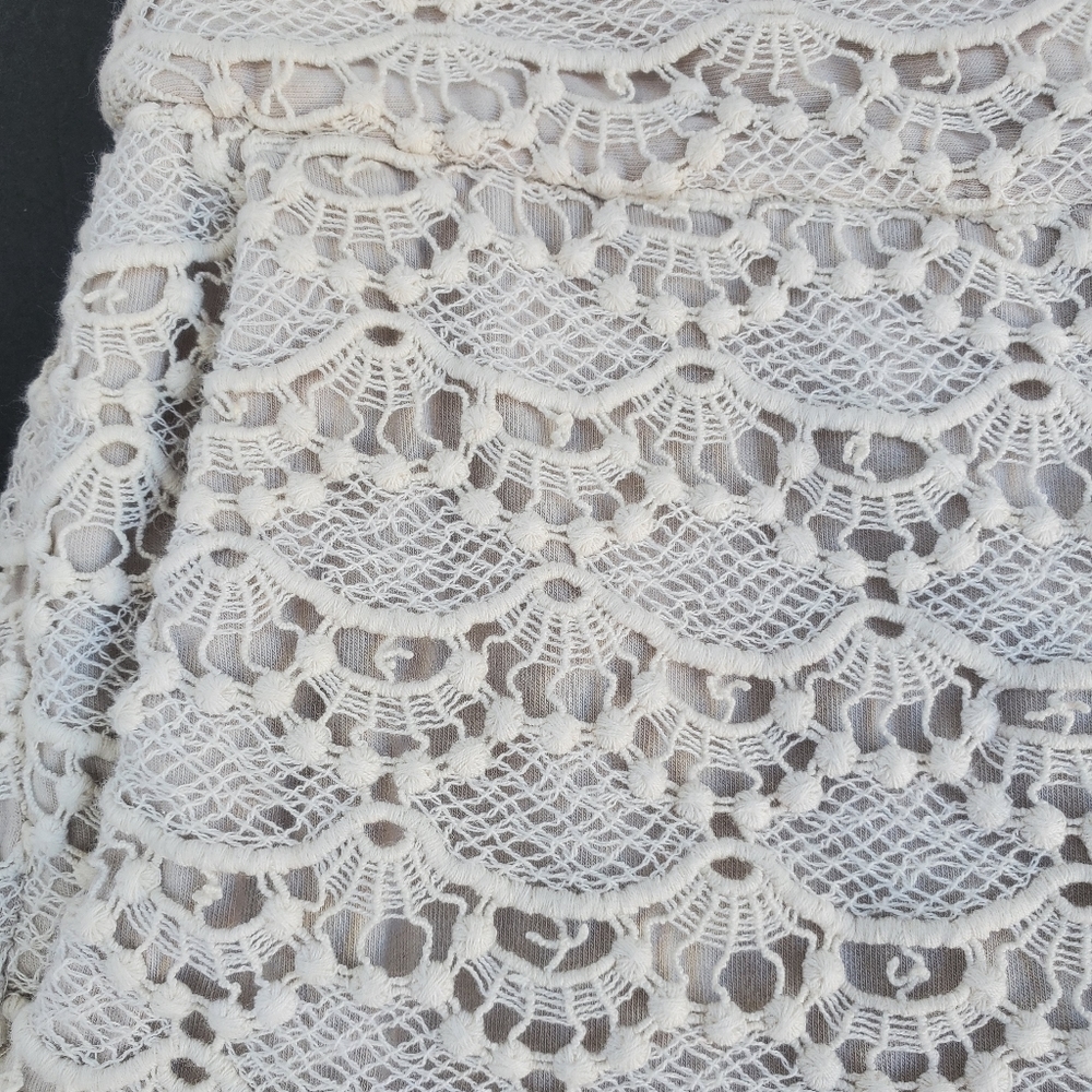 Express Women's Crochet Lace Shorts Size 2 - Picture 3 of 3